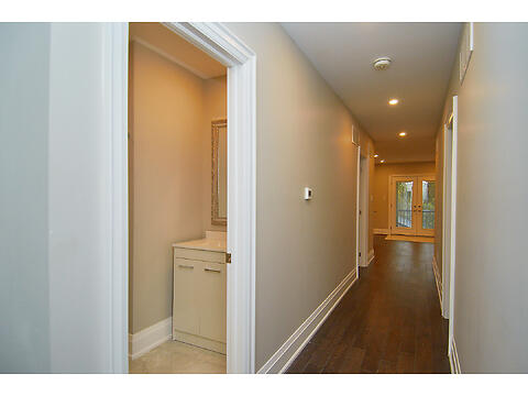Upper 190 Dixon Rd virtual tour image