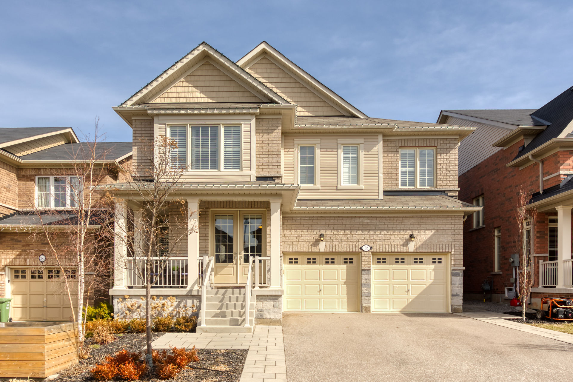 Virtual tour of 32 Fingland Cres, Waterdown, Ontario, L8B 0S8