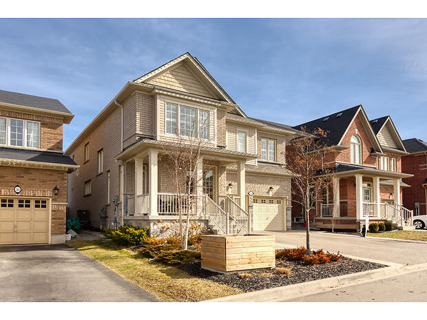 Virtual tour of 32 Fingland Cres, Waterdown, Ontario, L8B 0S8