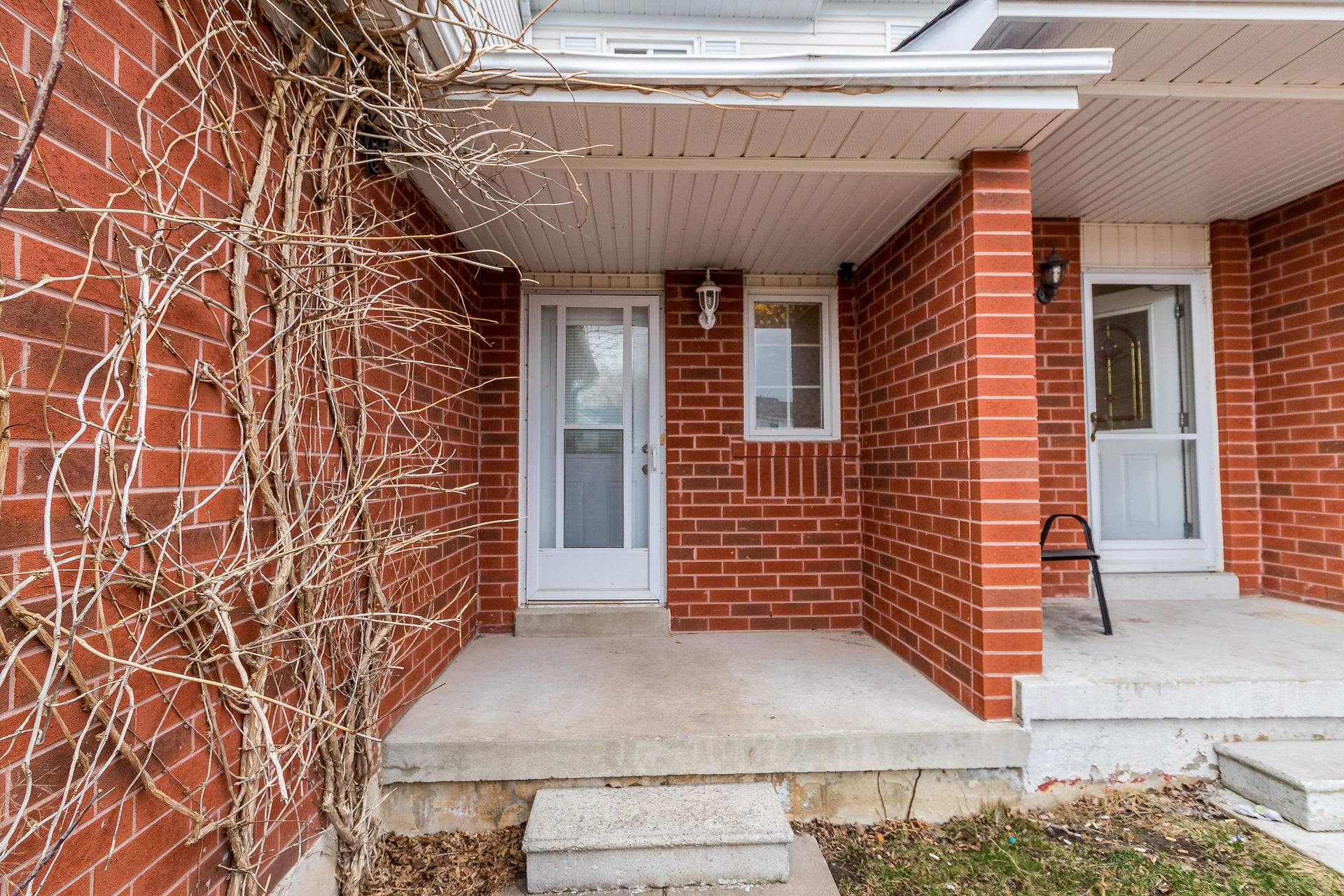 Virtual tour of 186 Pickett Crescent, Barrie, Ontario, L4N 8C2