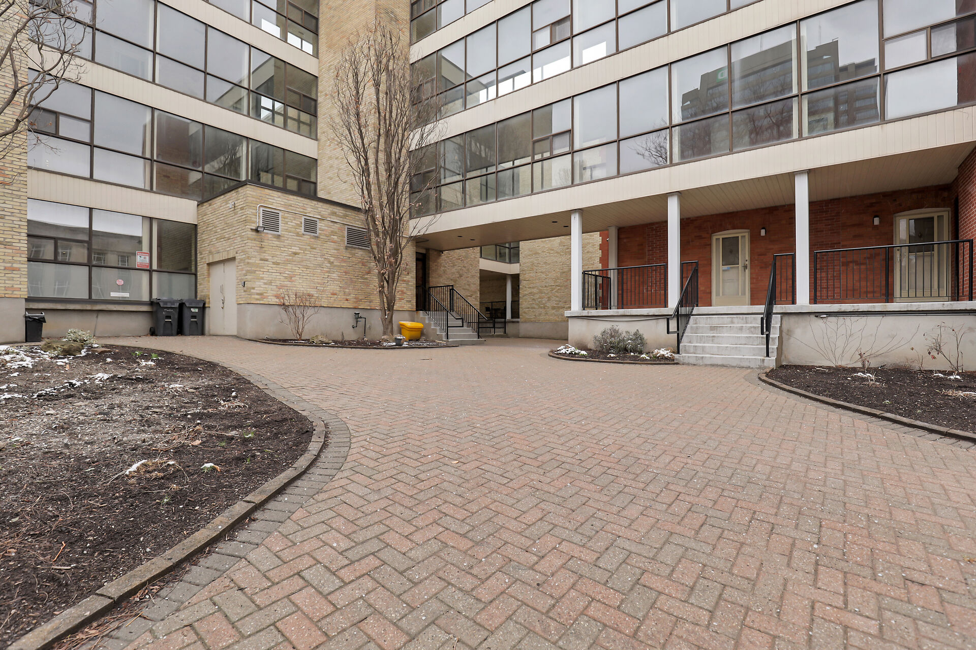 Virtual tour of 201-440 Wellington Street, London, Ontario, N6A 3P2