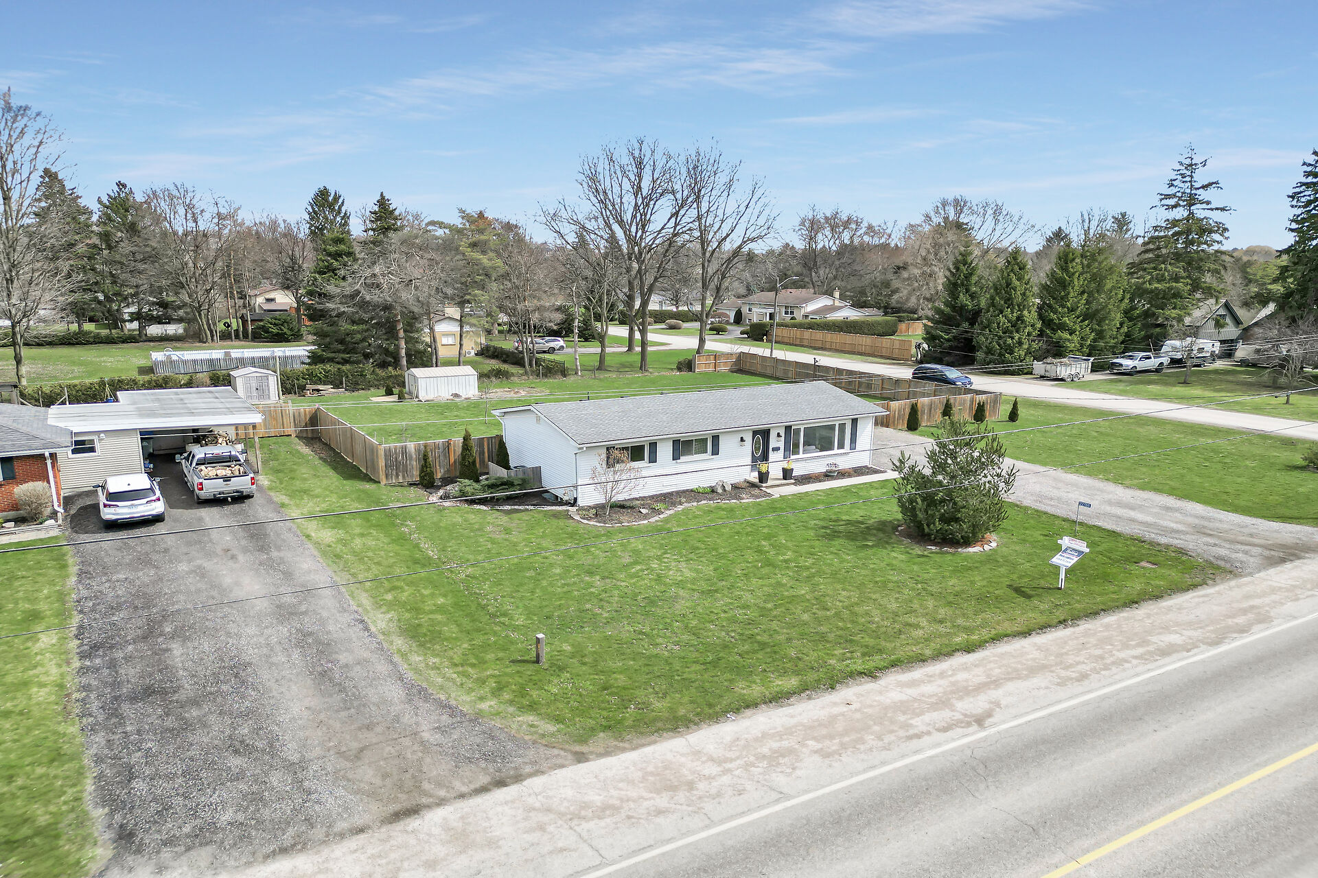 Virtual tour of 22786 Komoka Road, Komoka, Ontario, N0L1R0