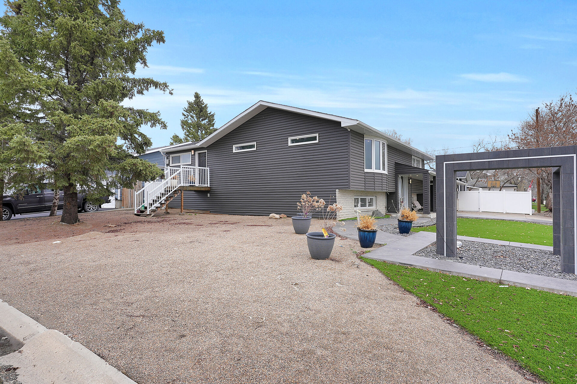 Virtual tour of 1634 Grace Street, Moose Jaw, Saskatchewan, S6H 6V5