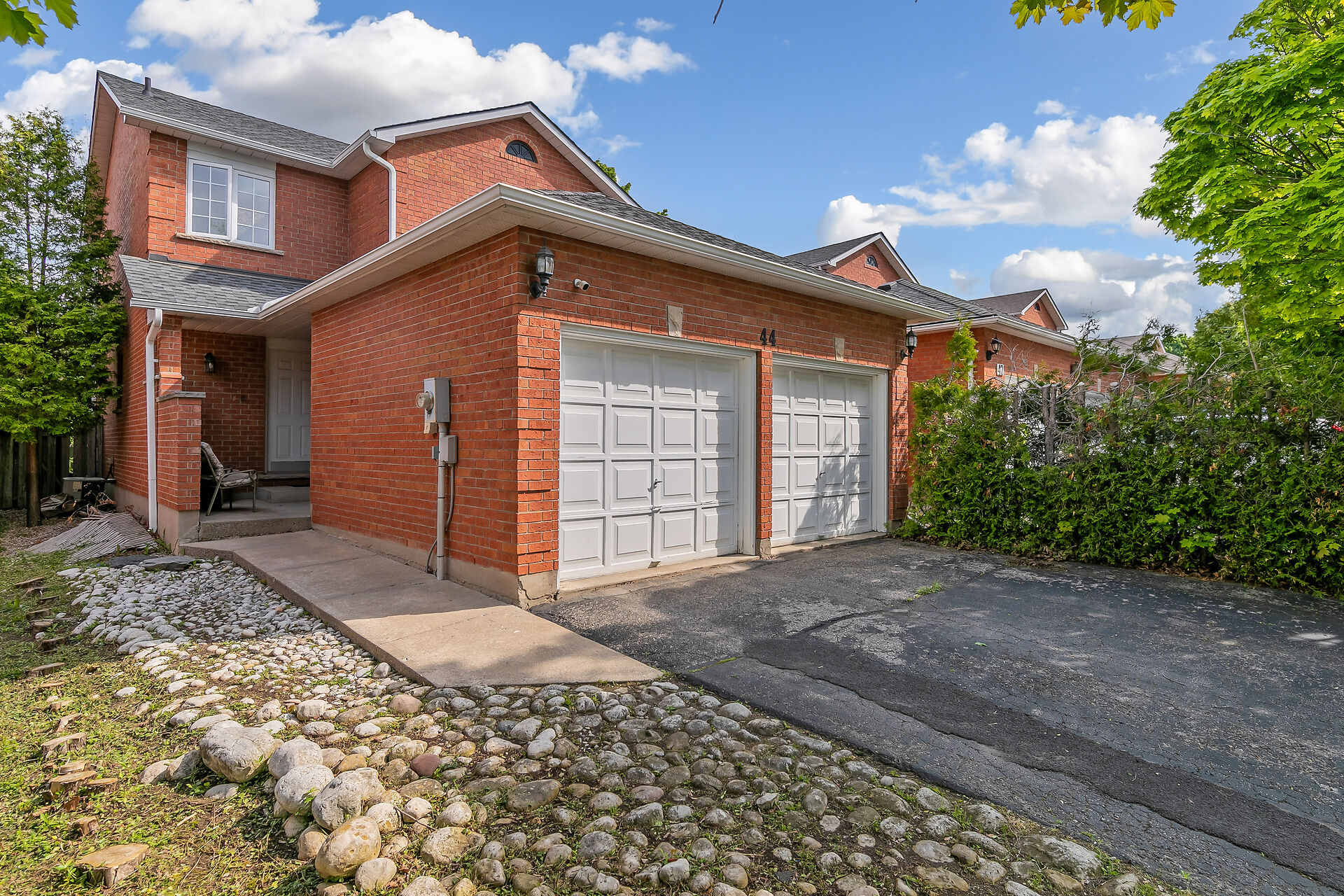 Virtual tour of 44 Corbett St, Cambridge, Ontario, N1T 1V5