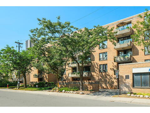 203-1177 Belanger Avenue virtual tour image