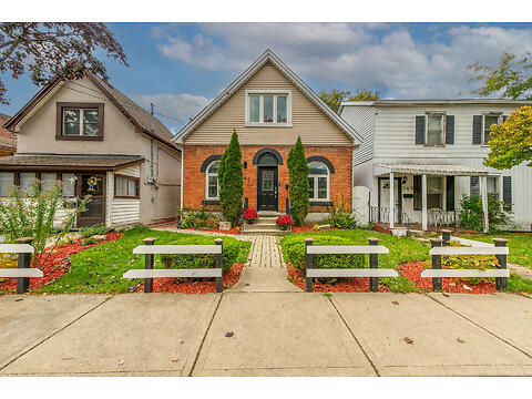 247 Kensington Avenue North virtual tour image