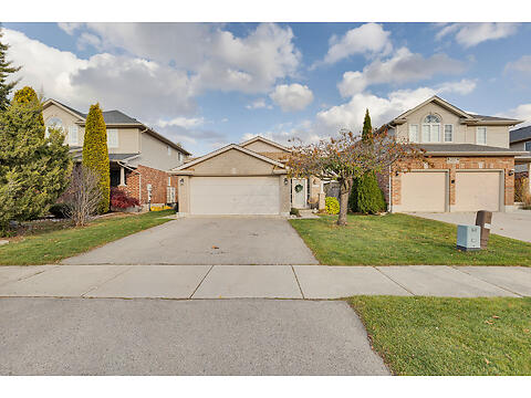 1843 Bayswater Cres virtual tour image