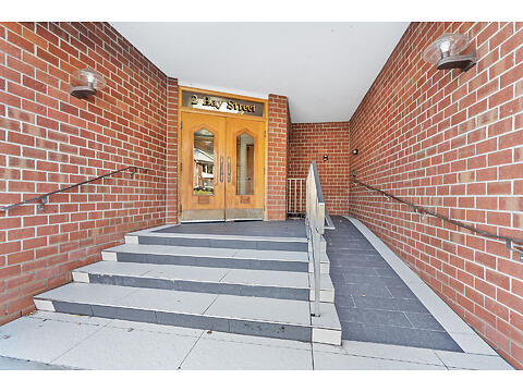 303-2 Bay St virtual tour image