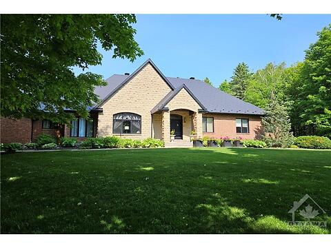 5849 Queenscourt Crescent virtual tour image
