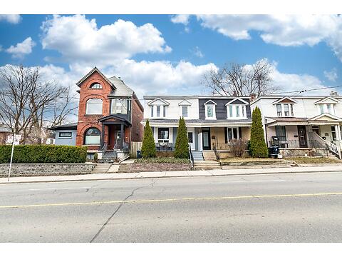 562 Pape Ave virtual tour image