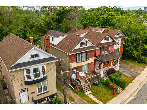 738 King St W. virtual tour image