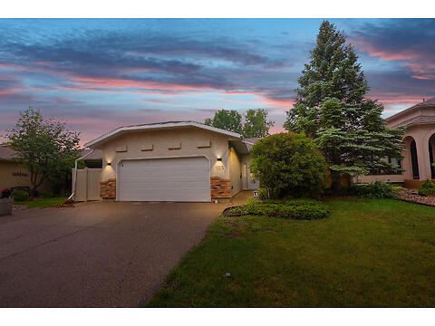 1723 Laurier Cres E virtual tour image