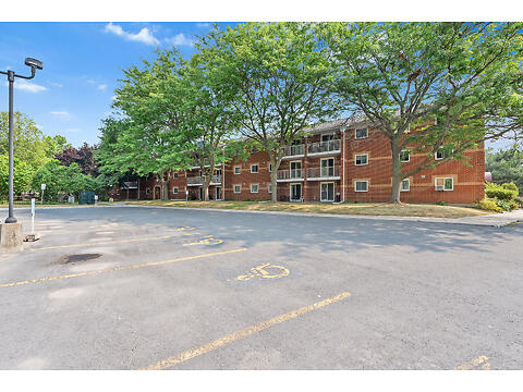 302-573 Armstrong Road virtual tour image