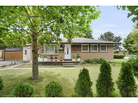1951 Duluth Cres virtual tour image