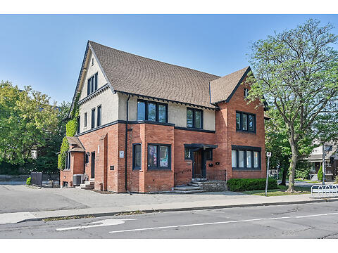 235 Queen St S virtual tour image