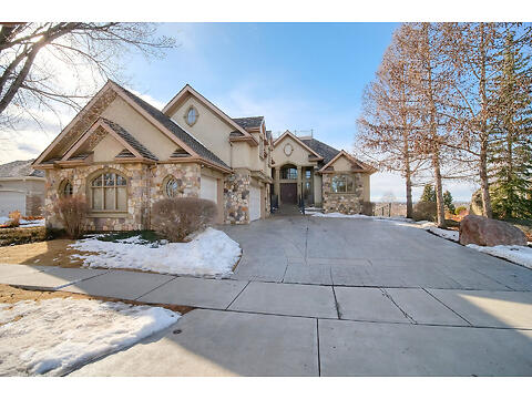 8 Mt Douglas Point SE virtual tour image