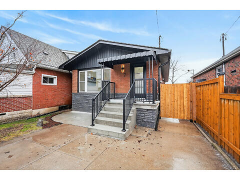 7 Crosthwaite Ave S. virtual tour image
