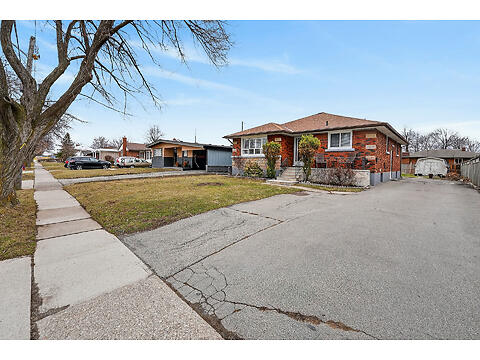 98 Golden Boulevard East virtual tour image