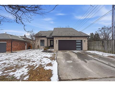 2 Stoneycreek Crescent virtual tour image