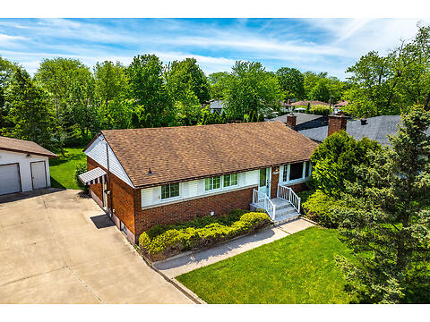 8735 Howe Cres. virtual tour image