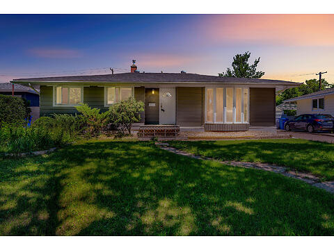 1830 Cowan Cres virtual tour image